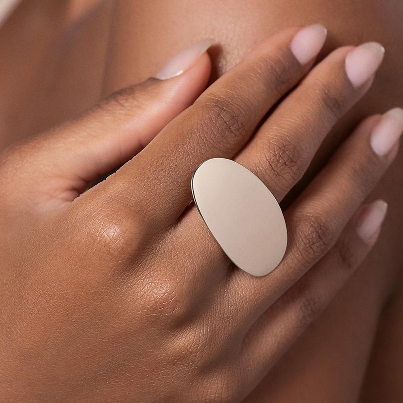 Anillo maxi doble ovalado chapado en oro de 18 quilates