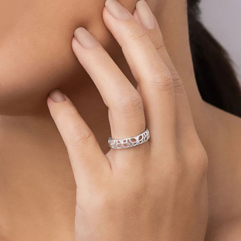 Anillo con polillas silenciosas en plata maciza 925 ley