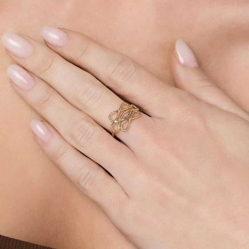 Fino anillo infinito bañado en oro de 18 quilates